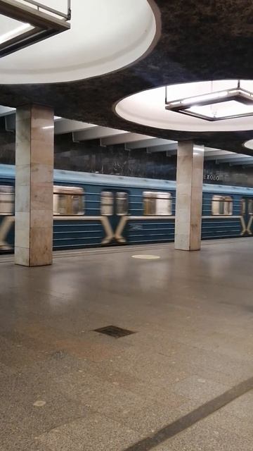 Отправление поезда Номерной со станции метро Орехово Замоскворецкой линии (2). В оборотный тупик. смотреть онлайн