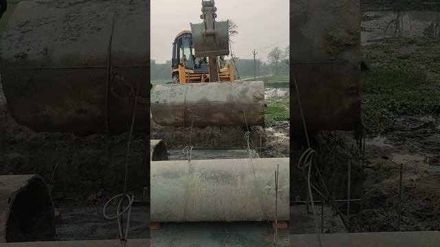 JCB lift a 3 tons Hume pipe through a Bar смотреть онлайн