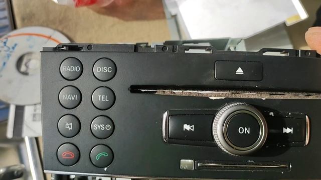 incroyable ce que j'ai trouvé dans le lecteur cd Mercedes w204 😱😱😱😱😱😱😱😱😱 смотреть онлайн