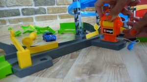 Игрушечные машинки: собираем конструктор гоночную трассу