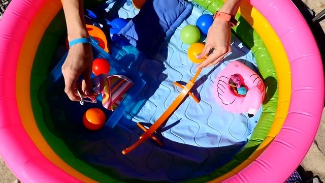 Маша Капуки и куклы Барби и Лол Петс на Пляже. смотреть онлайн