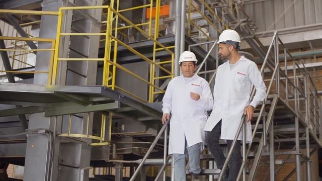 Cap. 1: Luciano M. aprende cómo producen las croquetas Ricocan смотреть онлайн