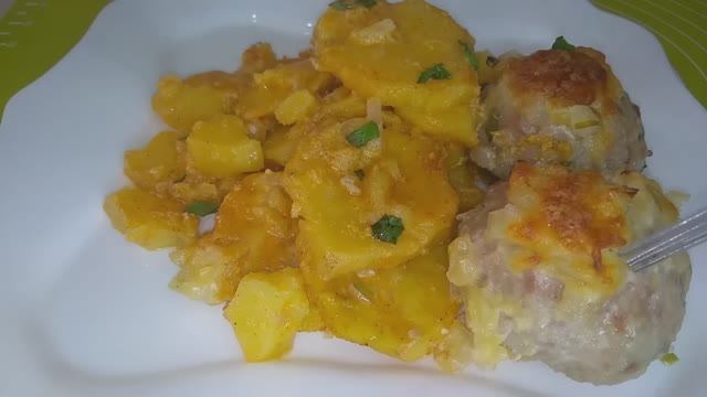 НИЗКОКАЛОРИЙНЫЕ РЕЦЕПТЫ. Тефтели с овощами и картофелем И КОТЛЕТЫ. Ешь вкусно и худей. смотреть онлайн