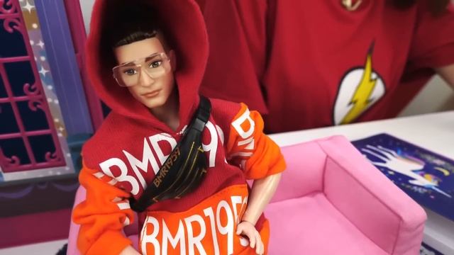 Угадай, кто настоящая Барби? Тойклаб помогает Кену найти Барби на шоу - Сборник видео для девочек смотреть онлайн