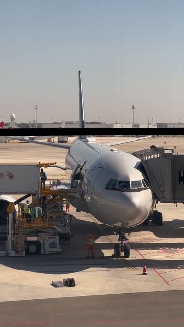 Обслуживание самолета перед взлетом смотреть онлайн