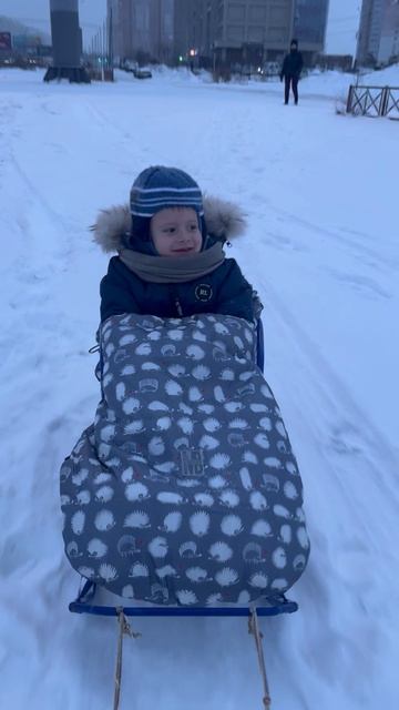 Володя едет на санях в детский сад . 13 марта смотреть онлайн