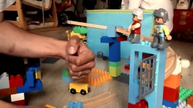 First Test Roller Coaster Brio ikea Train And Lego With My Kids Big jump And crash смотреть онлайн