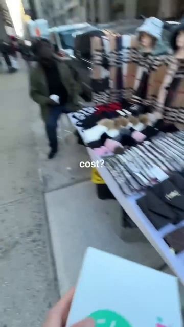 Дарю пончики американскому полицейскому 😁 мой курс английского в закреплённом комментарии 👉🏻￼￼