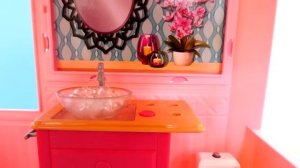 Кукла Барби и ванная комната - Видео для девочек с Машей