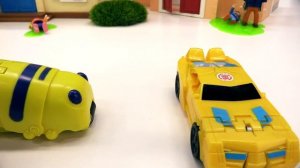 Трансформеры спасают город. Видео про игрушки для детей