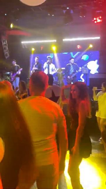 Районы Кварталы - Шоу Кавер Группа AEROVOICE из Ростова смотреть онлайн