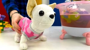 Эмили уронила в воду фен! Беби Бон в ванной. Играем с куклой в дочки матери в шоу Как МАМА