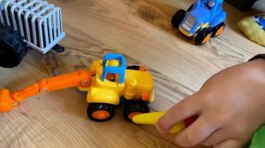 Синий трактор с прицепом и его Друзья