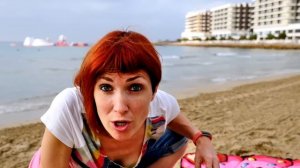 Маша Капуки и игрушки на пляже. Видео на море - играем с детьми