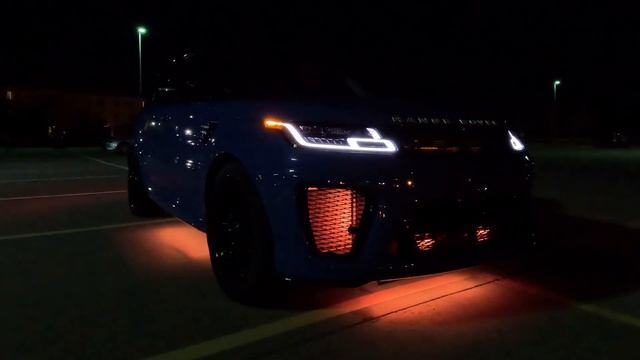 Range Rover Sport SVR Ultimate Edition with LEDGlow Light Show Program with Strobe Effect смотреть онлайн