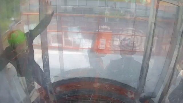 Полет в аэротрубе. смотреть онлайн
