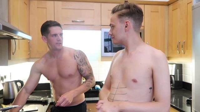 The Shirtless Chef x Freddie Bentley - Teaching Freddie how to cook. смотреть онлайн
