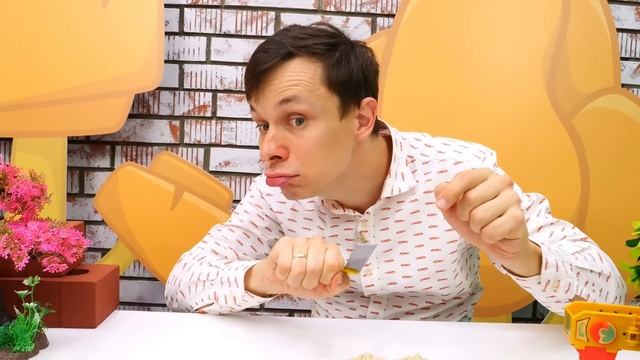 Видео для детей - Бамблби против десептикона! Кто победит? Роботы Трансформеры и игры для мальчиков смотреть онлайн