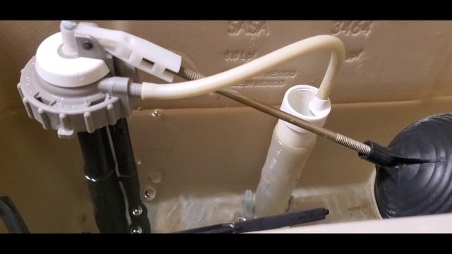 How to Adjust the Ballcock Valve and Water Level in a Toilet Tank смотреть онлайн
