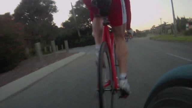 Fixied, Fixed Gear, Single Speed isn't a Fad fixie rider chases... смотреть онлайн