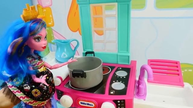 Большое кафе Монстр Хай - Маша Капуки и Кухня для девочки смотреть онлайн