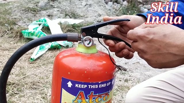 How to use Fire Extinguisher in Hindi. फायर एक्सटिंग्विशर का प्रयोग कैसे करते हैं। смотреть онлайн