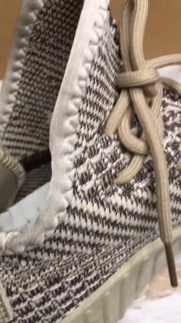 Кроссовки изи