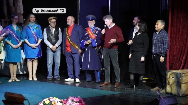 С теплом и восторгом зрители Артёма встретили спектакль народного театра смотреть онлайн