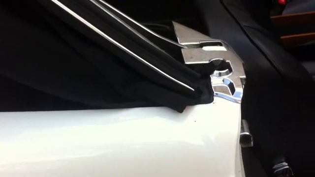How to open the convertible top on a Mercedes 1967-1971 SL 280 part 1 смотреть онлайн