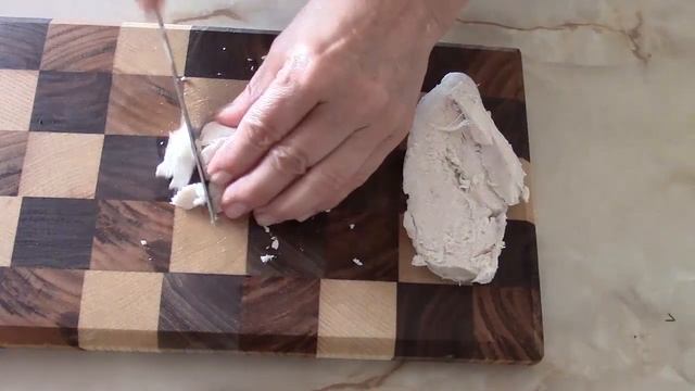 Салат с куриным филе, грибами, сыром и кукурузой