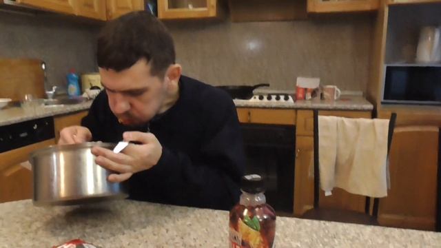 ДАЛ СВЯЩЕННО БАЛДЕЖНОЕ ОБЕЩАНИЕ РУСЛАНУ ГИТЕЛЬМАНУ ЧТО СЪЕМ ДО ПОСЛЕДНЕЙ КРОШКИ ЛАПШУ ЧАН РАМЕН смотреть онлайн