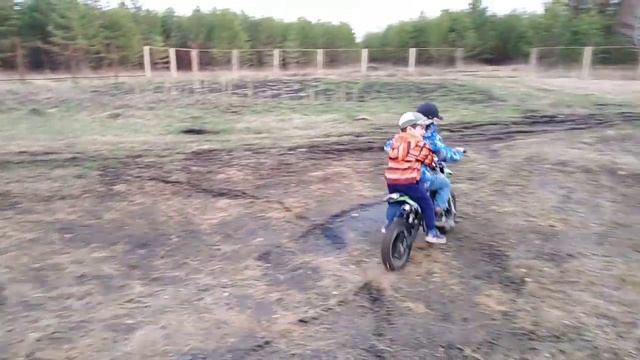 Мои юные мотогонщики смотреть онлайн