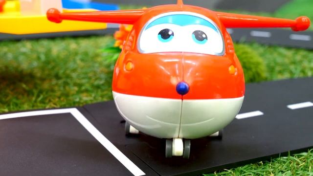 День рождения Диззи! Надувной пилот, Маша и Супер Крылья готовят подарок! Видео для детей смотреть онлайн