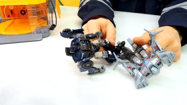 Видео для детей - Десептиконы атакуют автомойку! Мультики для мальчиков про трансформеры смотреть онлайн