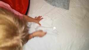 ШОУ Baby Zara - Элис и сестренка Зара собирают чемодан.