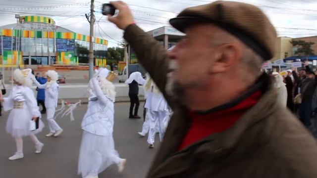 VI Международный фестиваль театров кукол «В гостях у «Арлекина» открытие, праздничное шествие. 3.) смотреть онлайн
