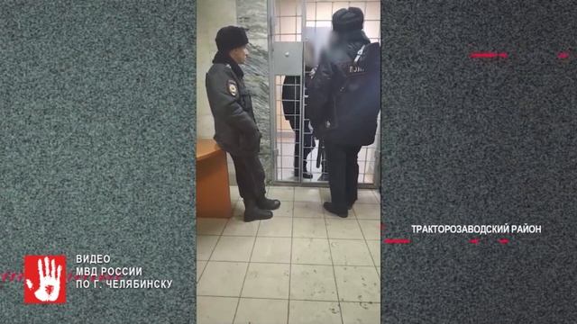 В Челябинске парочка решила забраться в магазин одежды для малышей смотреть онлайн