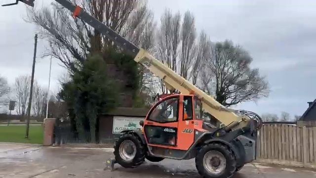 JLG 4013 4WD TELEHANDLER *13 METER REACH, 6283 HOURS* C/W PALLET TINES смотреть онлайн