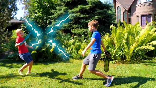 Веселые игры для мальчиков: Марк и Лев устроили битву! Халк против Тора в видео с супергероями смотреть онлайн