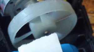 Аккумуляторный компрессор разбираем