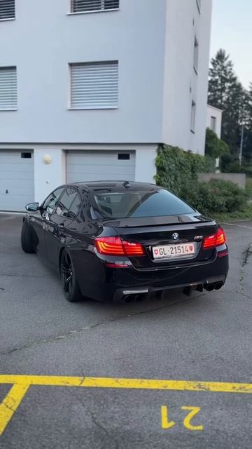 BMW M5 F10, СОЧНЫЙ КУЗОВ😍#bmw #bmw5 #bmwm5 #m5f10 #bmwf10 #бмв #madeingermany #shots #bavaria смотреть онлайн