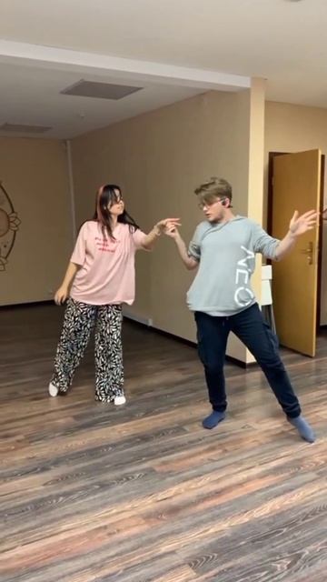 Бразильский зук в Твери. Студия "Гравитация". Даниил и Людмила смотреть онлайн