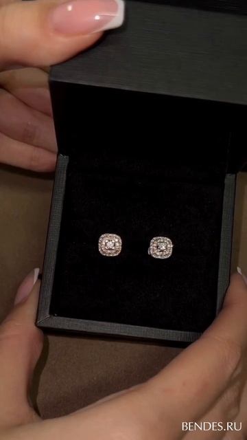 Пусеты из белого золота с бриллиантами