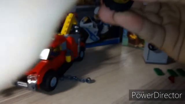 Обзор Лего-набора артикул 60137 Побег на буксировщике смотреть онлайн