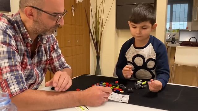 Nikos Unboxing And Timelapse Building Lego Technic Mini Claas Xerion (42102)