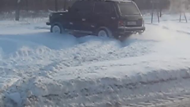 Нива-Рысь по снегу!!! смотреть онлайн