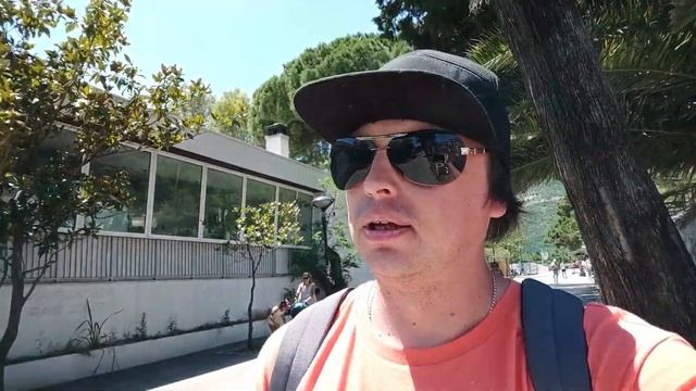 Муж уехал в другой город. Осталась одна с детьми. Честный обзор аренды жилья в Черногории.