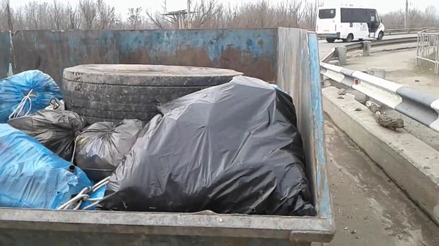 Уборка мусора с пляжного острова 24.03.2018 смотреть онлайн