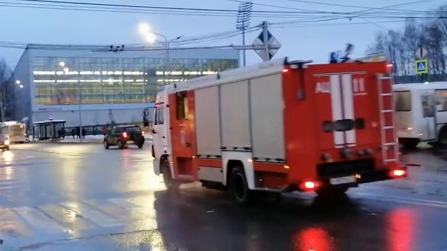 Kamaz Fire Truck (Siren and blue flashing lights) смотреть онлайн