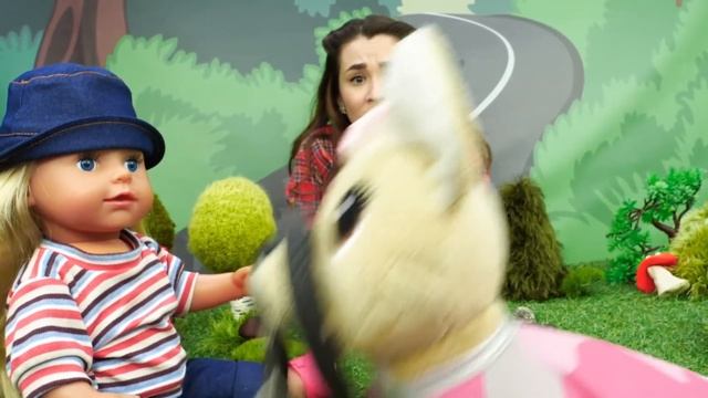 Беби Бон Эмили гуляет в лесу. Видео для детей Как Мама. Играем в куклы Беби Бон смотреть онлайн